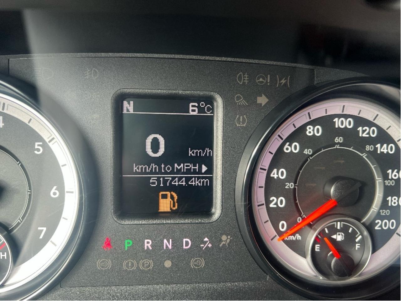 2023 RAM 1500 Classic SLT Crew 4x4 HEMI V8 *HITCH *PWR SEAT *LOW KMS Photo