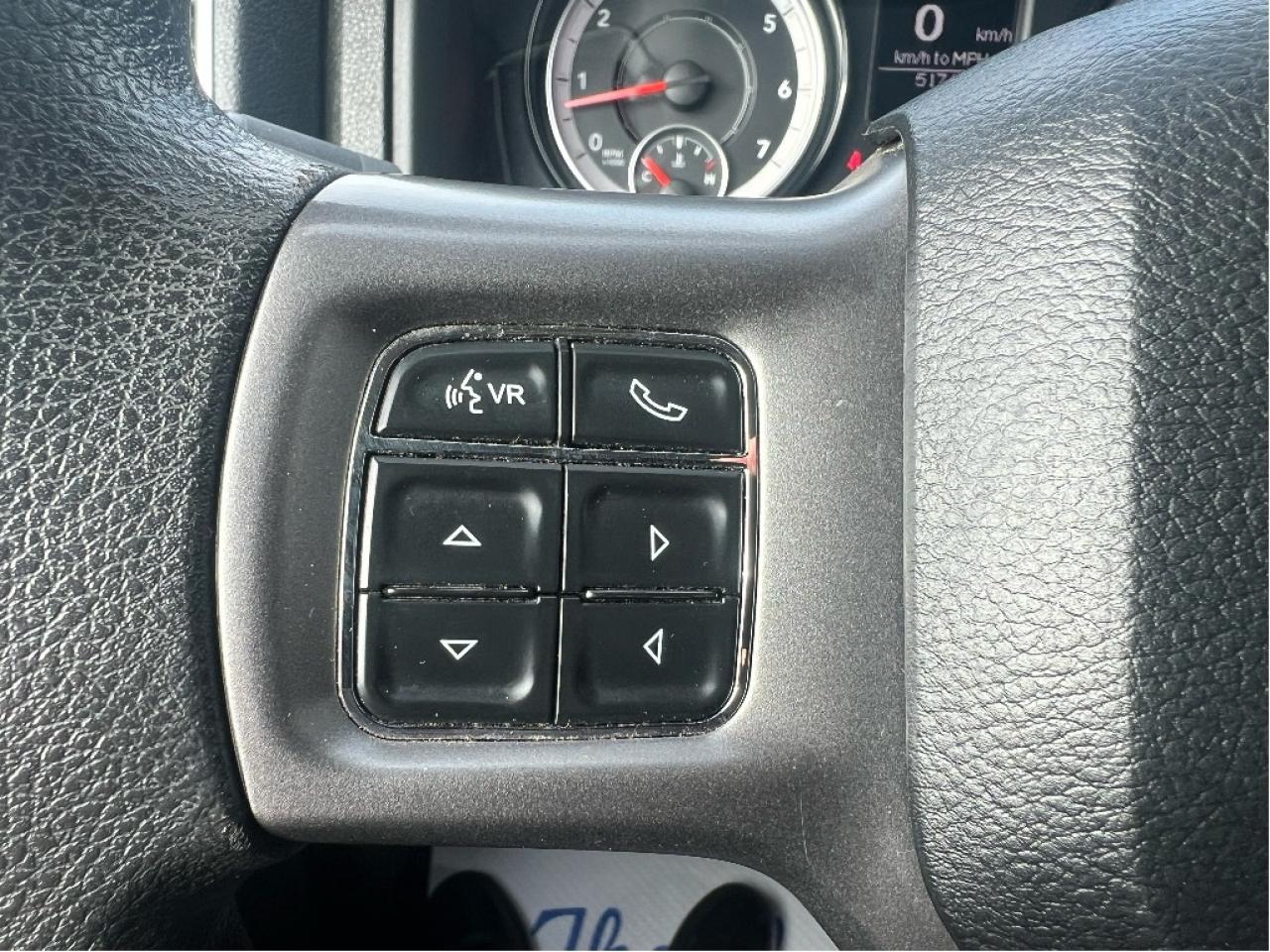 2023 RAM 1500 Classic SLT Crew 4x4 HEMI V8 *HITCH *PWR SEAT *LOW KMS Photo