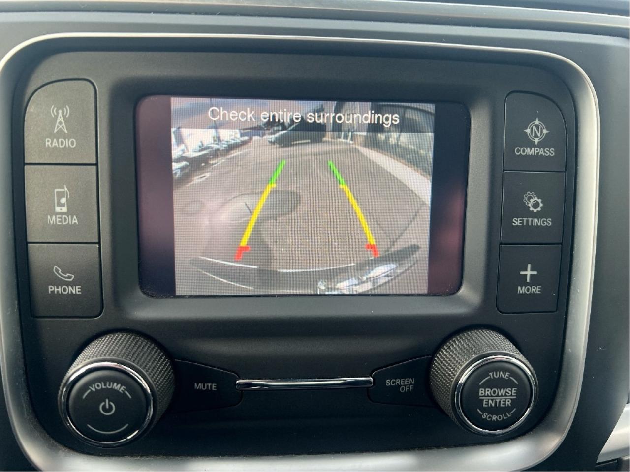 2023 RAM 1500 Classic SLT Crew 4x4 HEMI V8 *HITCH *PWR SEAT *LOW KMS Photo