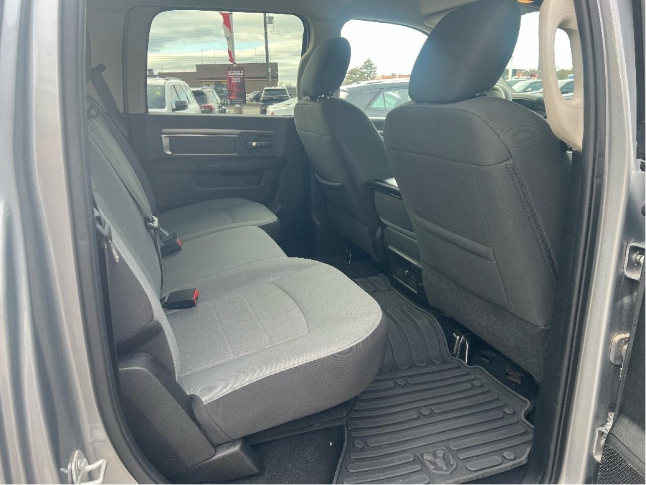 2023 RAM 1500 Classic SLT Crew 4x4 HEMI V8 *HITCH *PWR SEAT *LOW KMS Photo