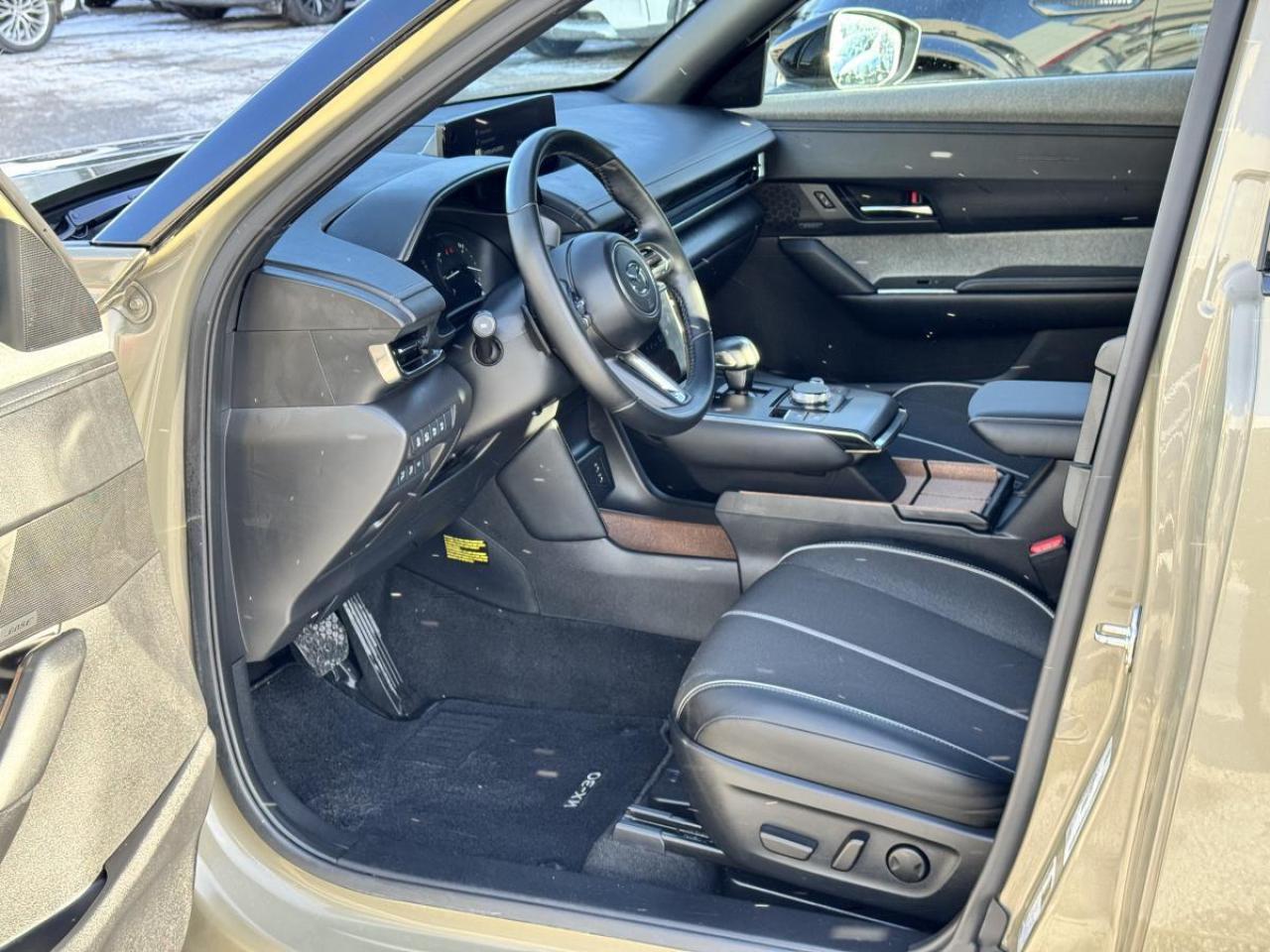 2023 Mazda MX-30 GT/ EXTENDED WARRANTY/ 3.95%RATE/ONLY 1K/ MUST SEE Photo