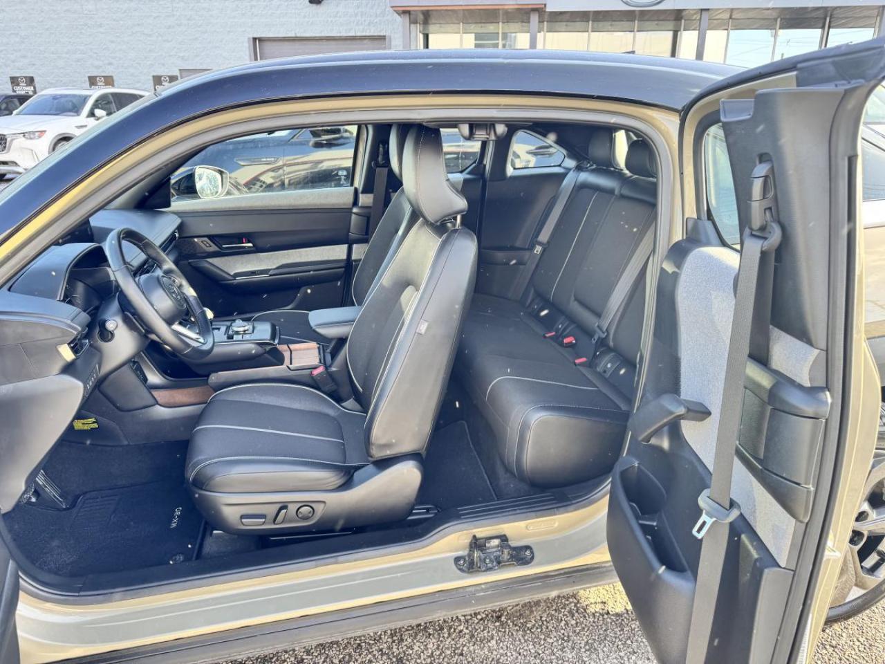 2023 Mazda MX-30 GT/ EXTENDED WARRANTY/ 3.95%RATE/ONLY 1K/ MUST SEE Photo