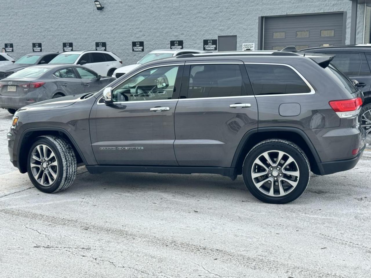 2018 Jeep Grand Cherokee LIMITED 4X4/ LEATHER/ PANOROOF/ CARFAX CLEAN Photo