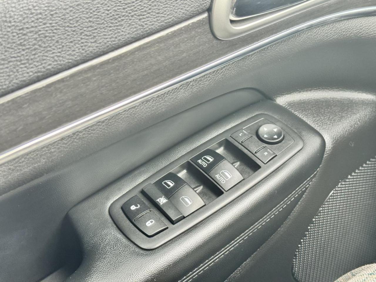 2018 Jeep Grand Cherokee LIMITED 4X4/ LEATHER/ PANOROOF/ CARFAX CLEAN Photo