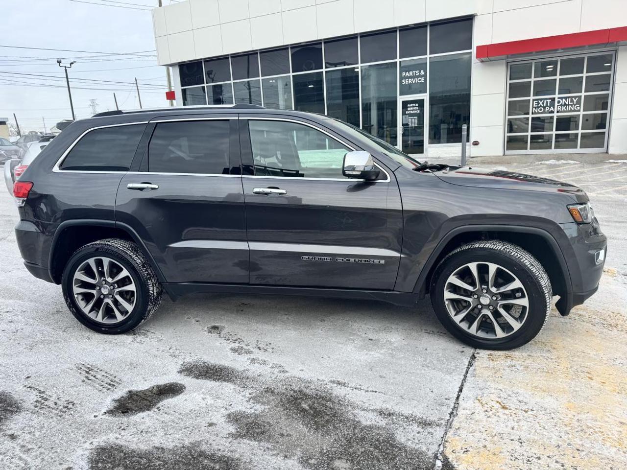 2018 Jeep Grand Cherokee LIMITED 4X4/ LEATHER/ PANOROOF/ CARFAX CLEAN Photo