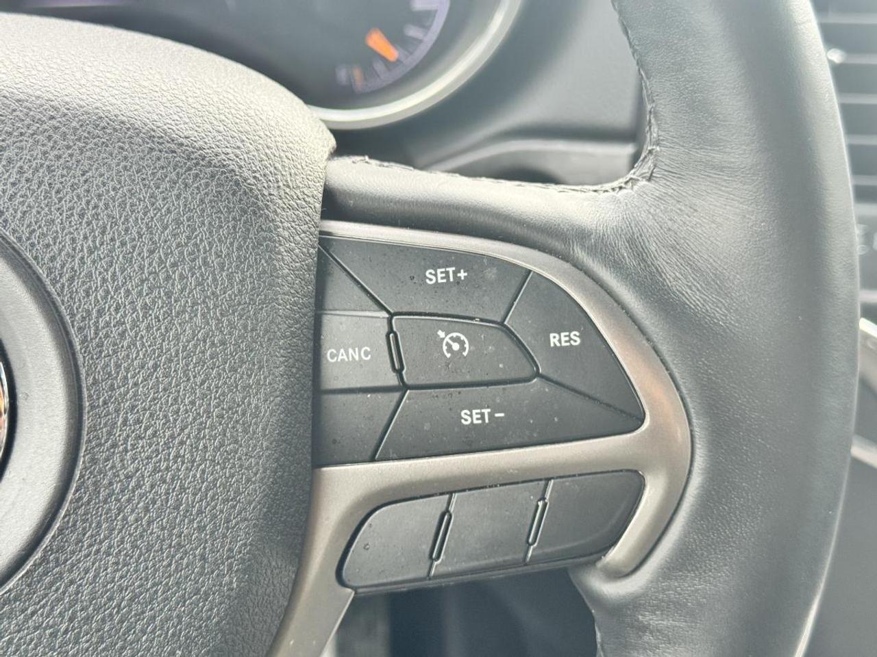 2018 Jeep Grand Cherokee LIMITED 4X4/ LEATHER/ PANOROOF/ CARFAX CLEAN Photo