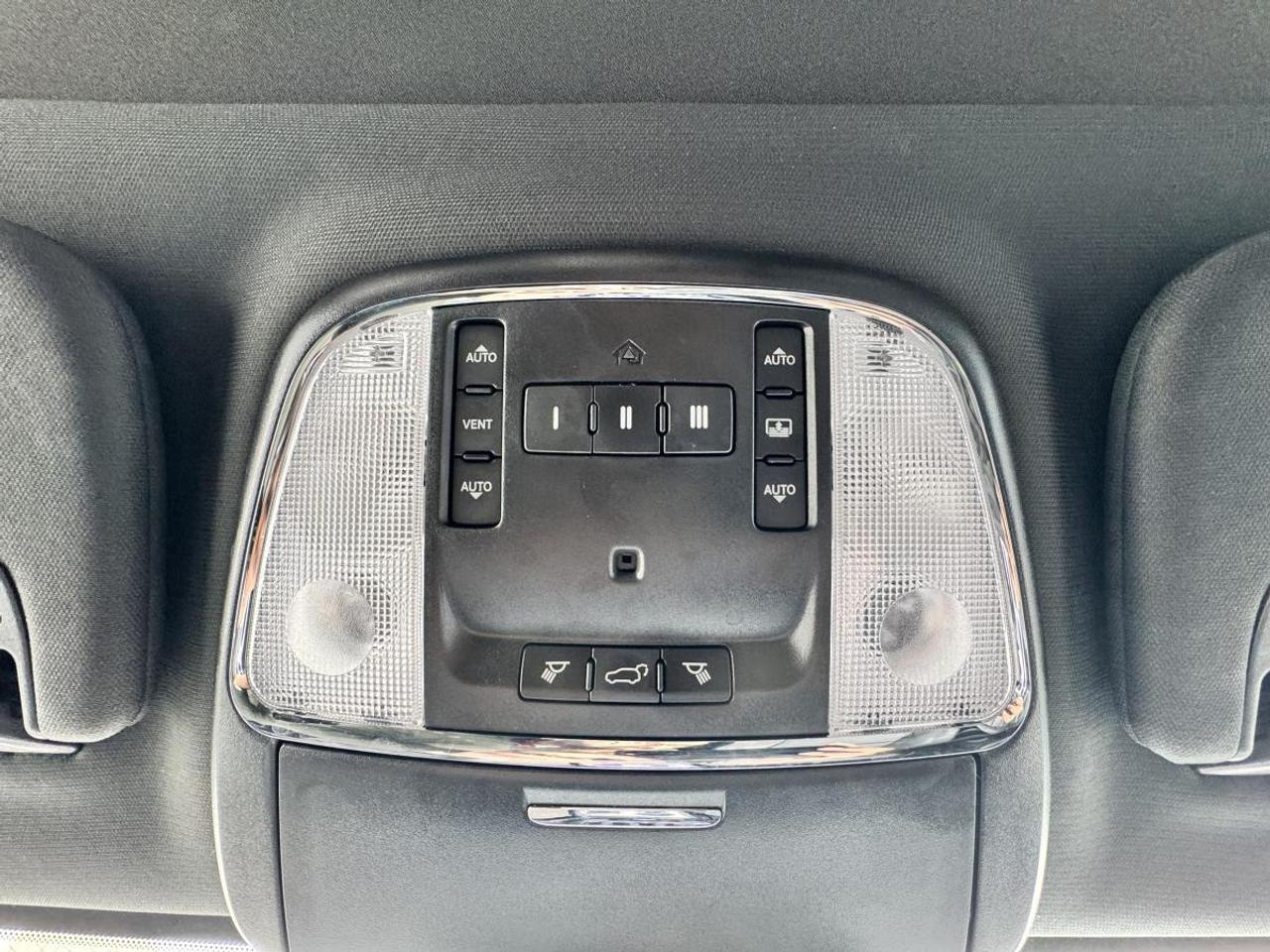 2018 Jeep Grand Cherokee LIMITED 4X4/ LEATHER/ PANOROOF/ CARFAX CLEAN Photo