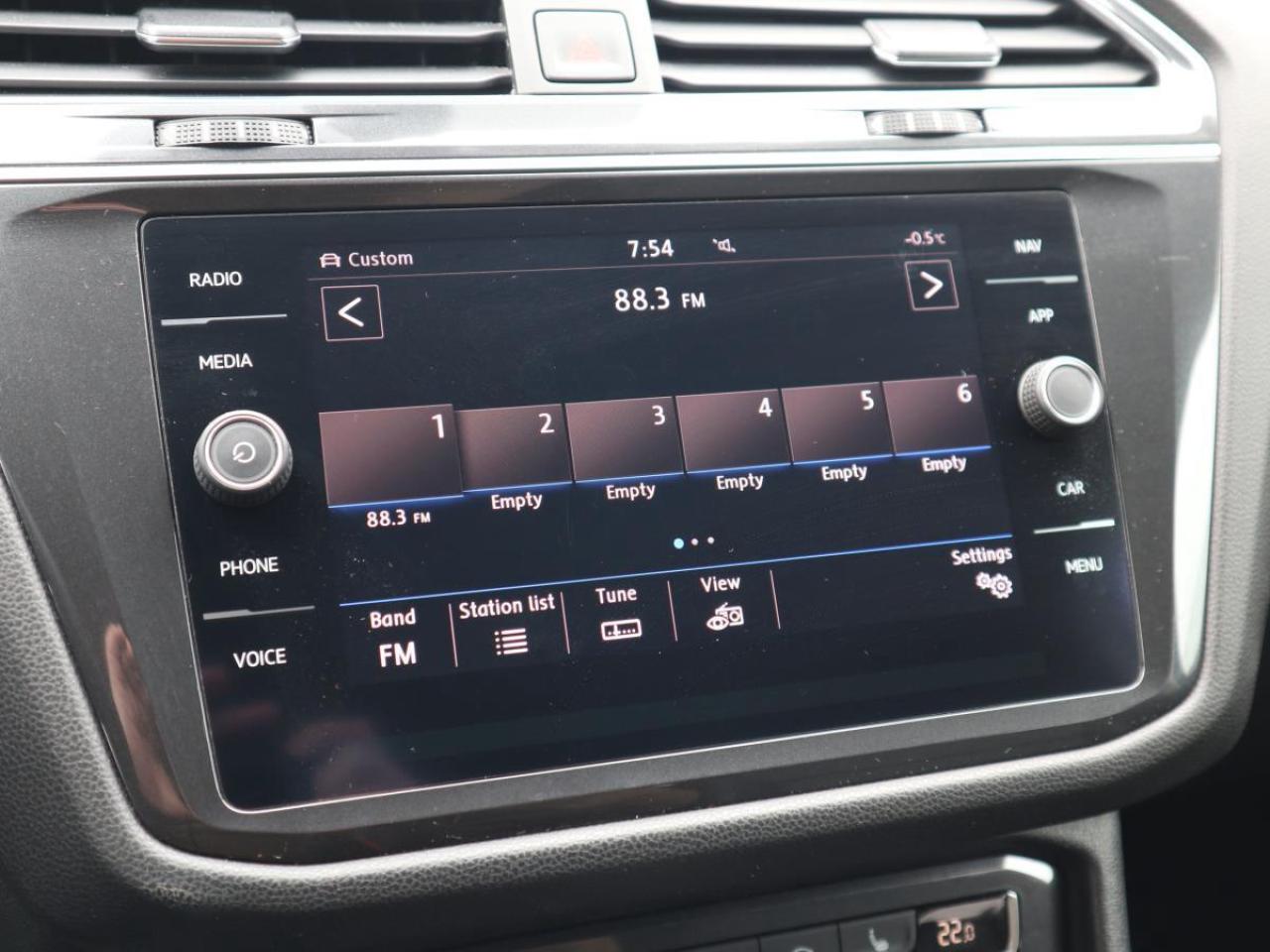 2019 Volkswagen Tiguan COMFORTLINE 4 MOTION/ LEATHER/ ALLOYS/ CERTIFIED Photo