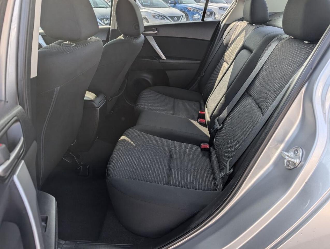 2013 Mazda MAZDA3 GS-SKY Photo