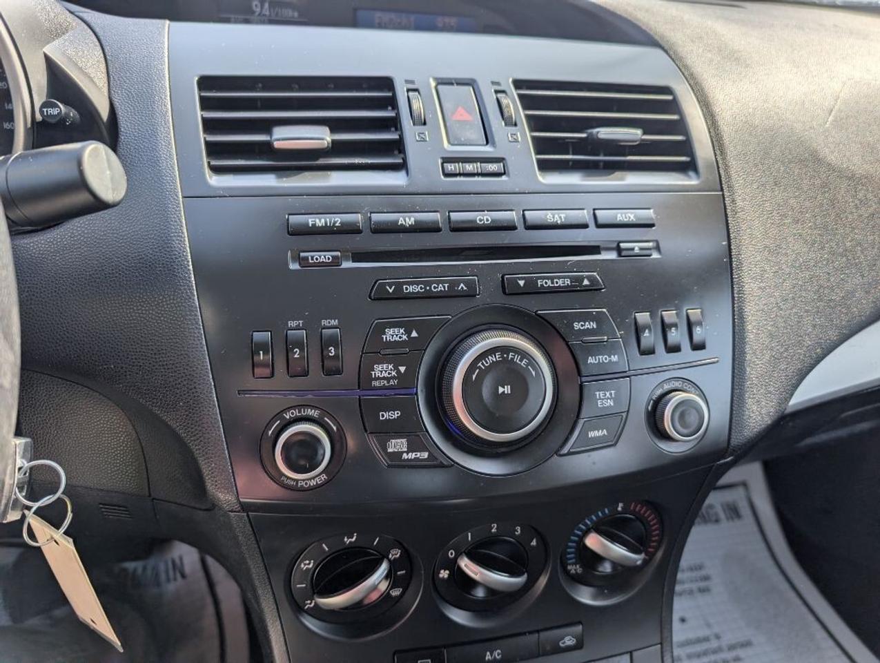 2013 Mazda MAZDA3 GS-SKY Photo