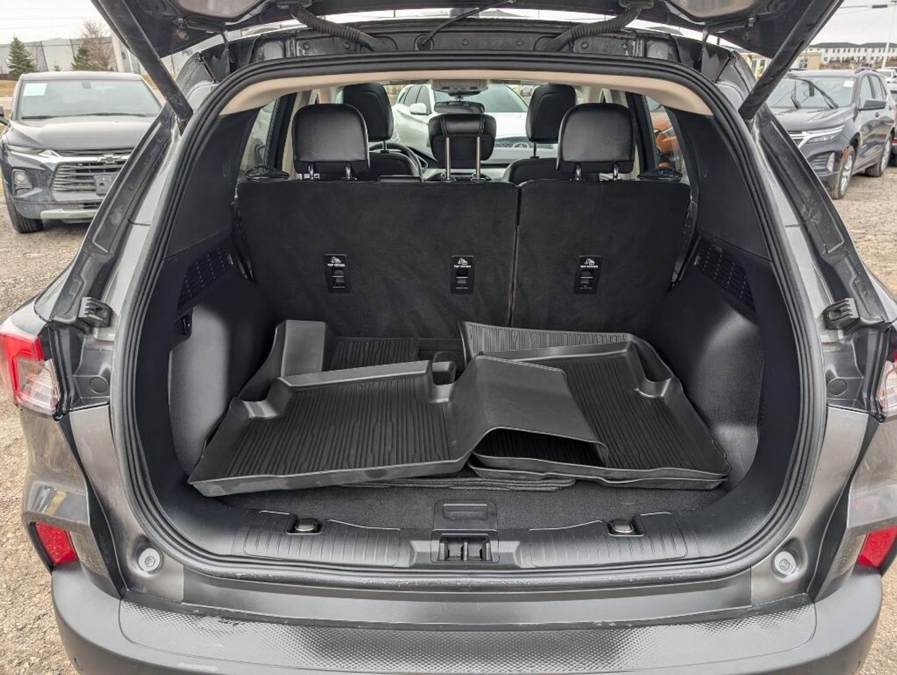 2020 Ford Escape SEL AWD   NAV   LEATHER   PANO ROOF   CAMERA Photo