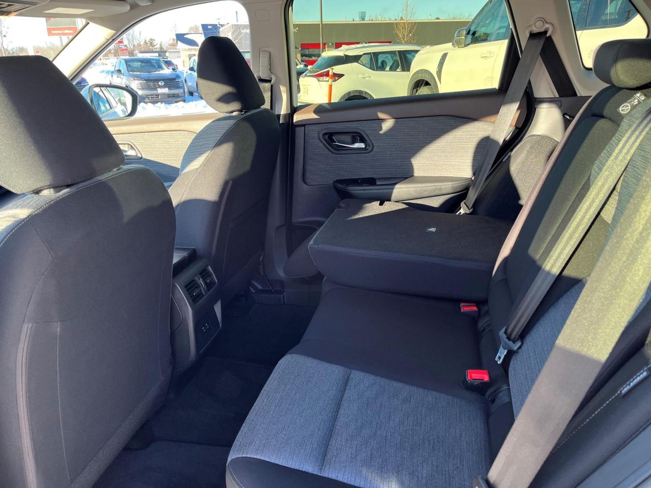 2023 Nissan Rogue SV AWD Photo