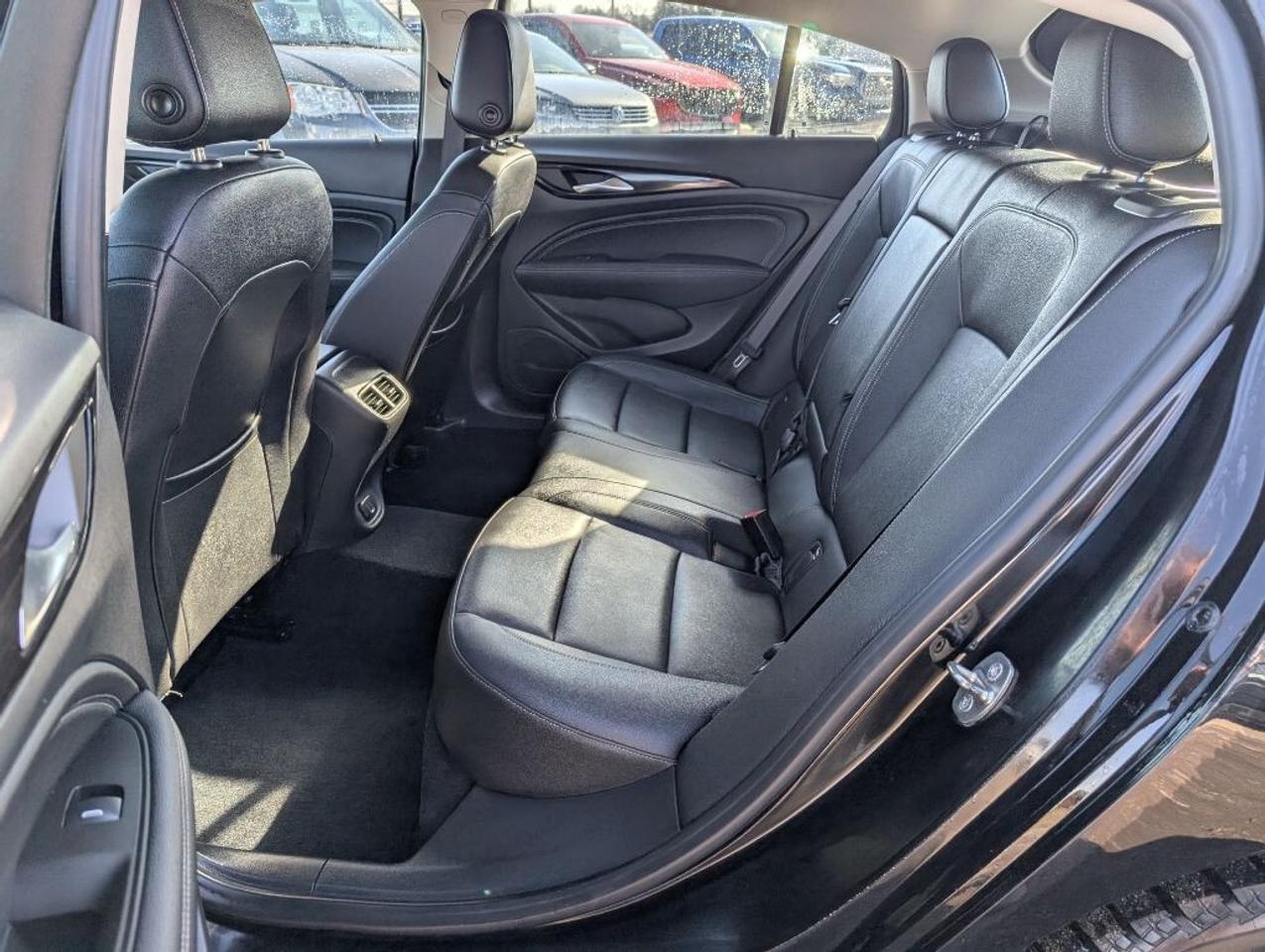 2019 Buick Regal ESSENCE AWD   NAV   LEATHER   SUNROOF   CAMERA Photo