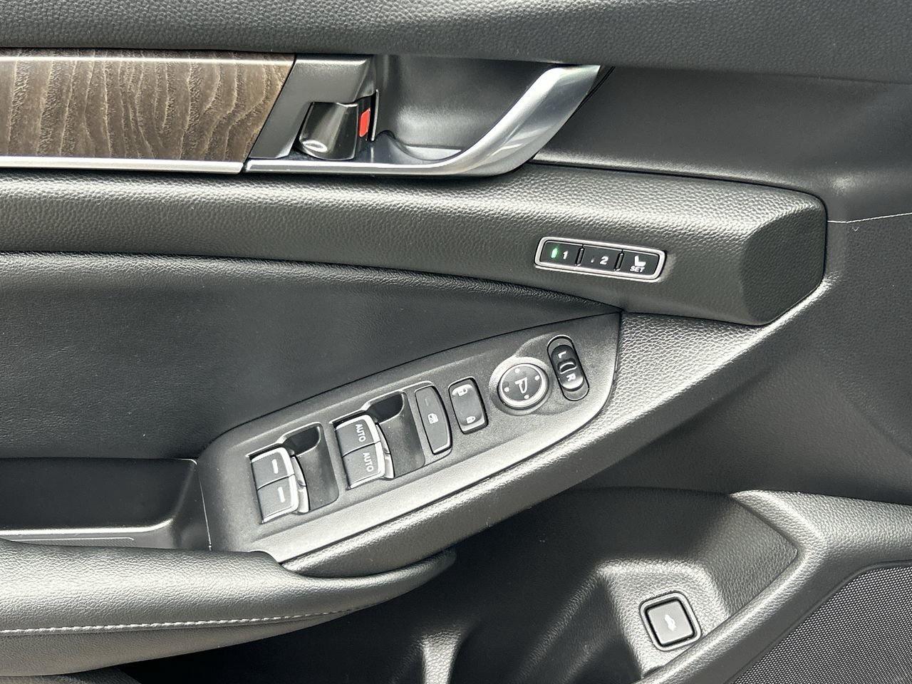 2021 Honda Accord Sedan Touring   Premium Comfort & Advanced Tech LOW KMS Photo