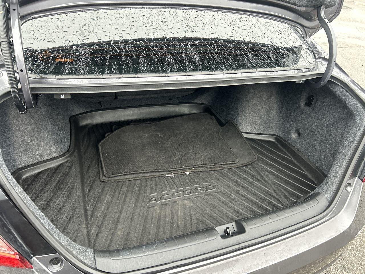 2021 Honda Accord Sedan Touring   Premium Comfort & Advanced Tech LOW KMS Photo