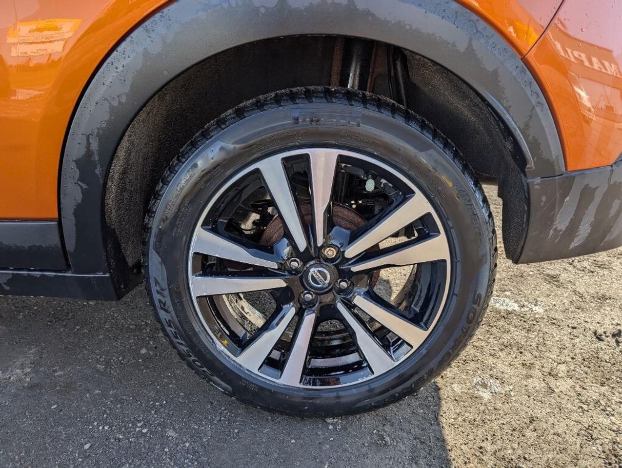 2019 Nissan Kicks SR   LEATHER   HTD SEATS   360 CAMERA Photo
