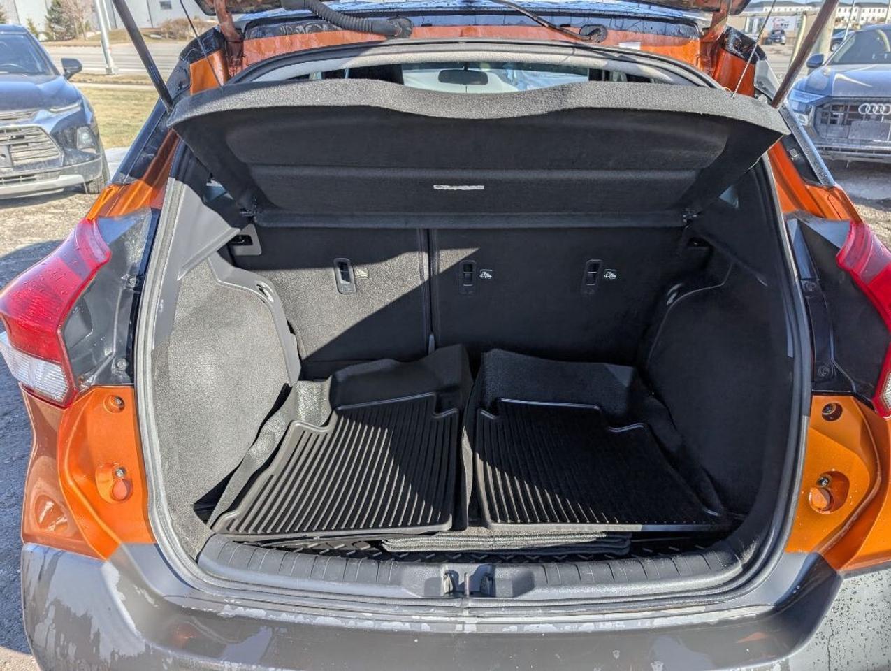 2019 Nissan Kicks SR   LEATHER   HTD SEATS   360 CAMERA Photo