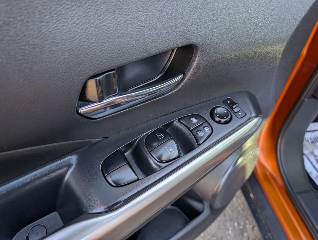 2019 Nissan Kicks SR   LEATHER   HTD SEATS   360 CAMERA Photo