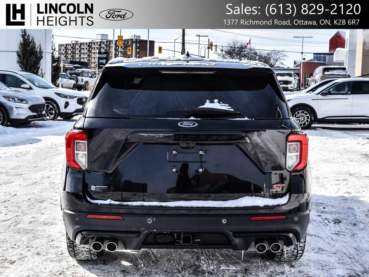 2022 Ford Explorer  Photo4