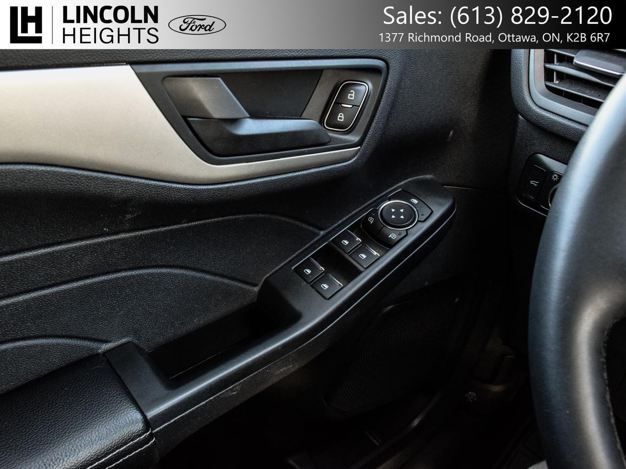 2022 Ford Escape SE AWD Photo