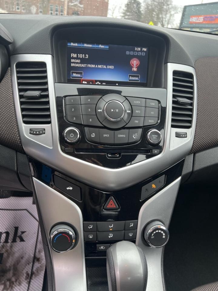 2015 Chevrolet Cruze 4dr Sedan 1LT Photo