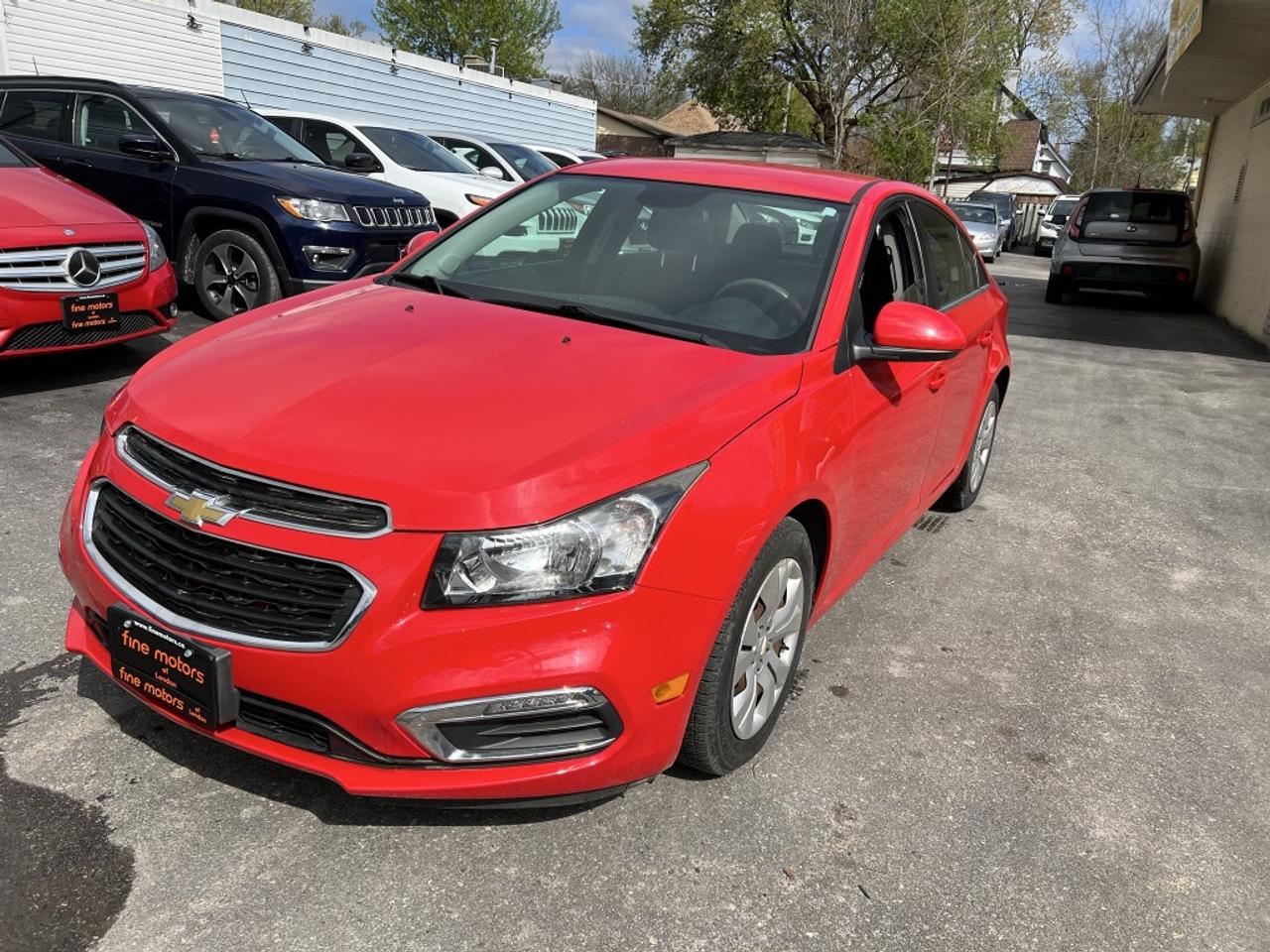 2015 Chevrolet Cruze 4dr Sedan 1LT Photo2