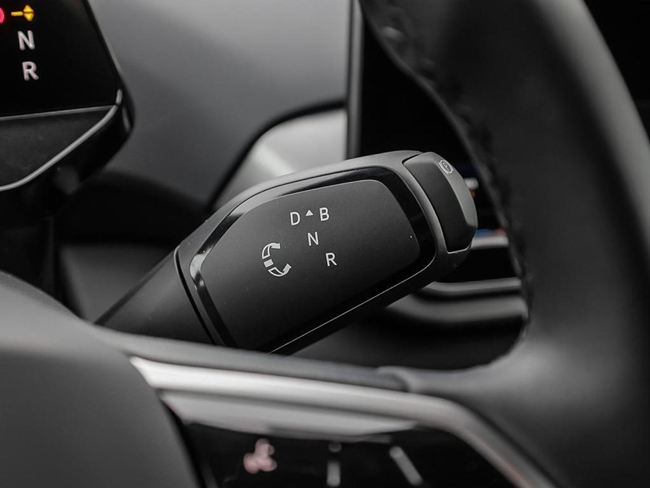2025 Volkswagen ID.4 Pro Photo