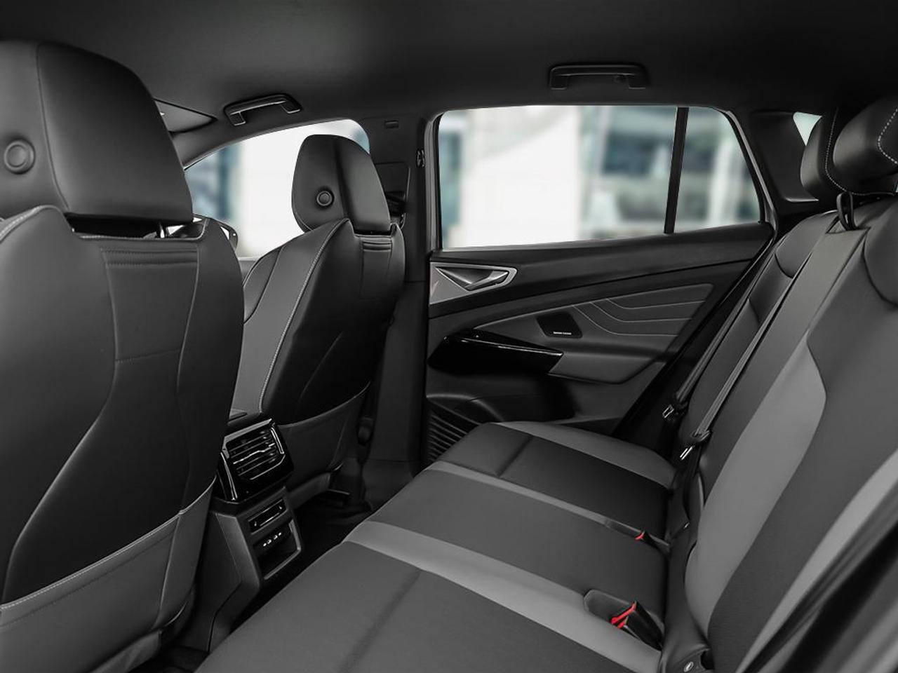 2025 Volkswagen ID.4 Pro Photo