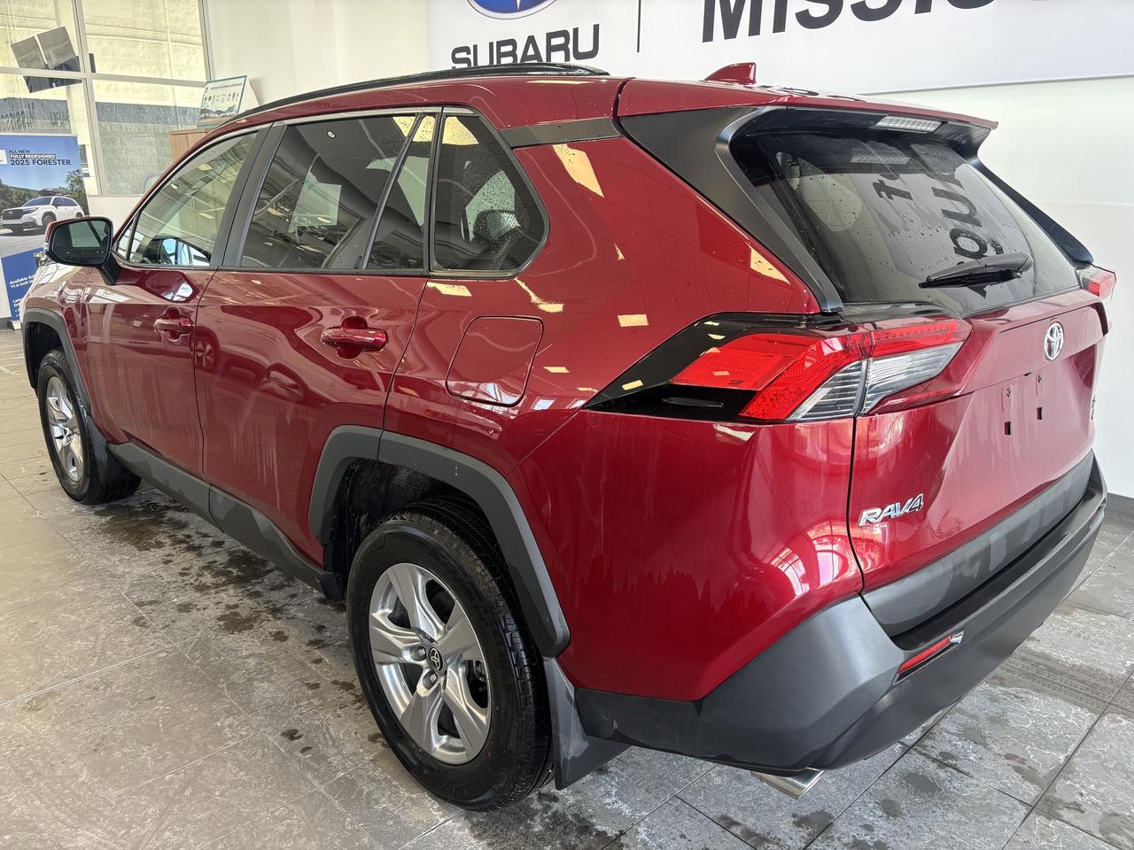 2025 Toyota RAV4 XLE   ONE OWNER   CLEAN CARFAX   SUNROOF   CARPLAY Photo