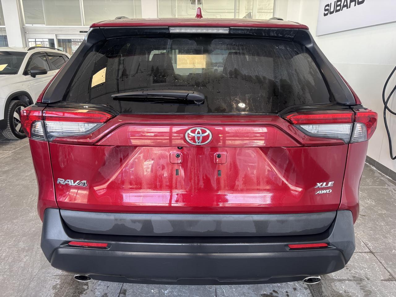 2025 Toyota RAV4 XLE   ONE OWNER   CLEAN CARFAX   SUNROOF   CARPLAY Photo