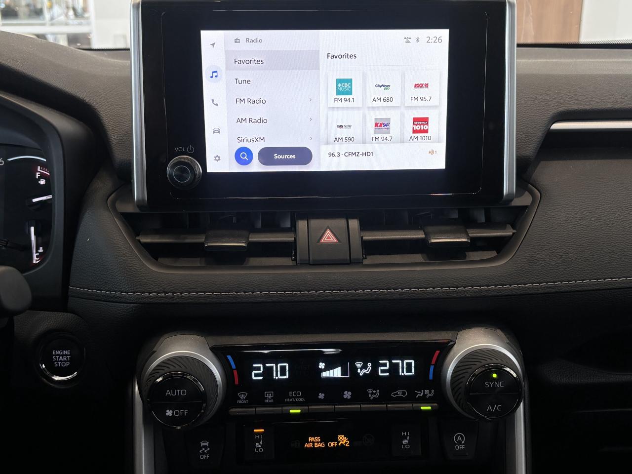 2025 Toyota RAV4 XLE   ONE OWNER   CLEAN CARFAX   SUNROOF   CARPLAY Photo