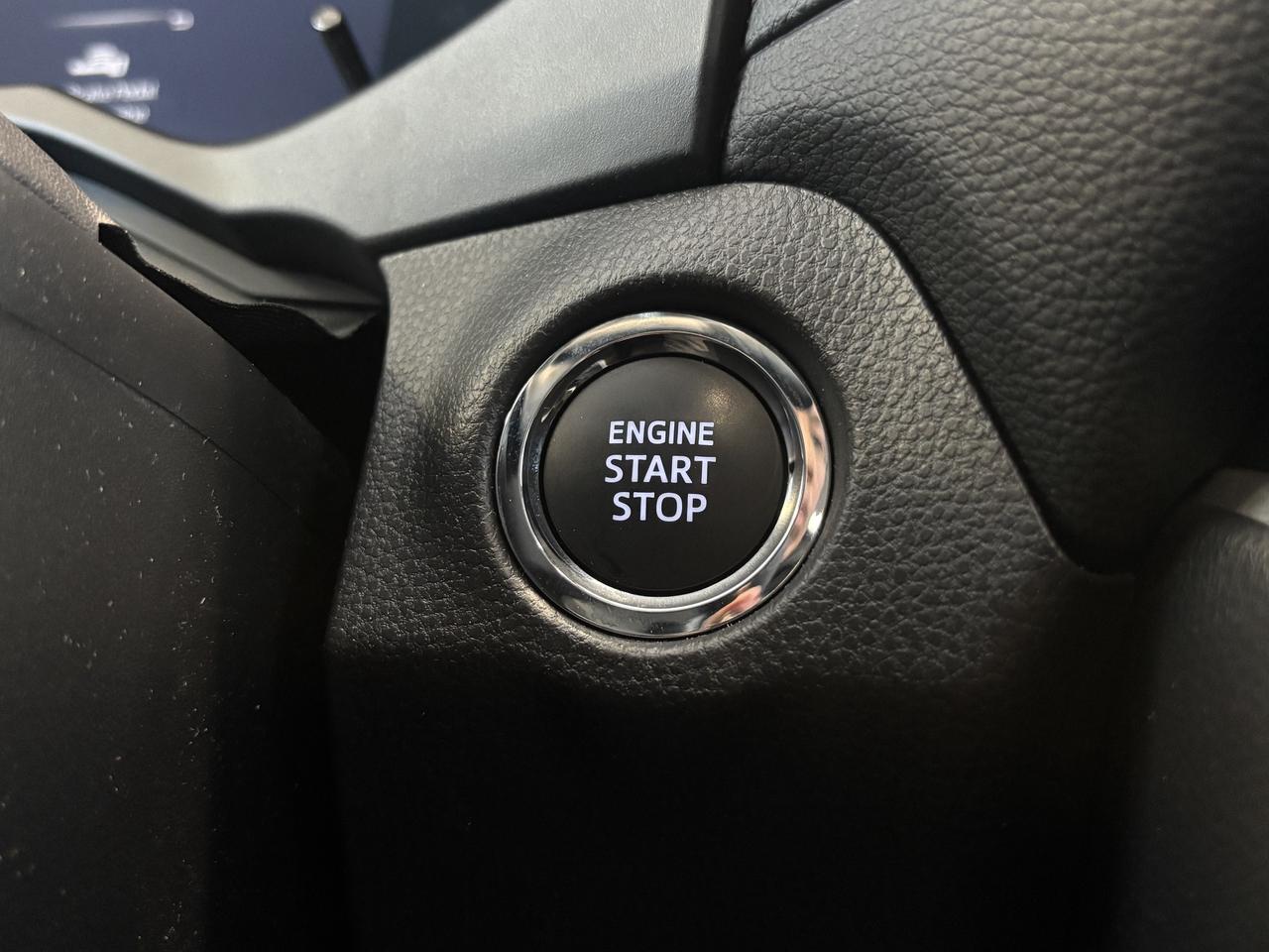 2025 Toyota RAV4 XLE   ONE OWNER   CLEAN CARFAX   SUNROOF   CARPLAY Photo