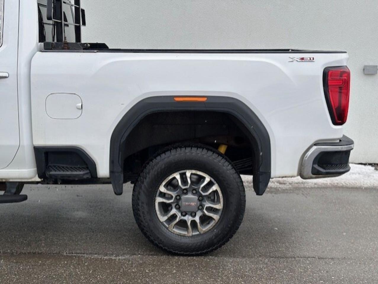 2021 GMC SIERRA 2500HD 4WD SLT **6.6L DURAMAX DIESEL-X 31 OFF ROAD PKG** Photo