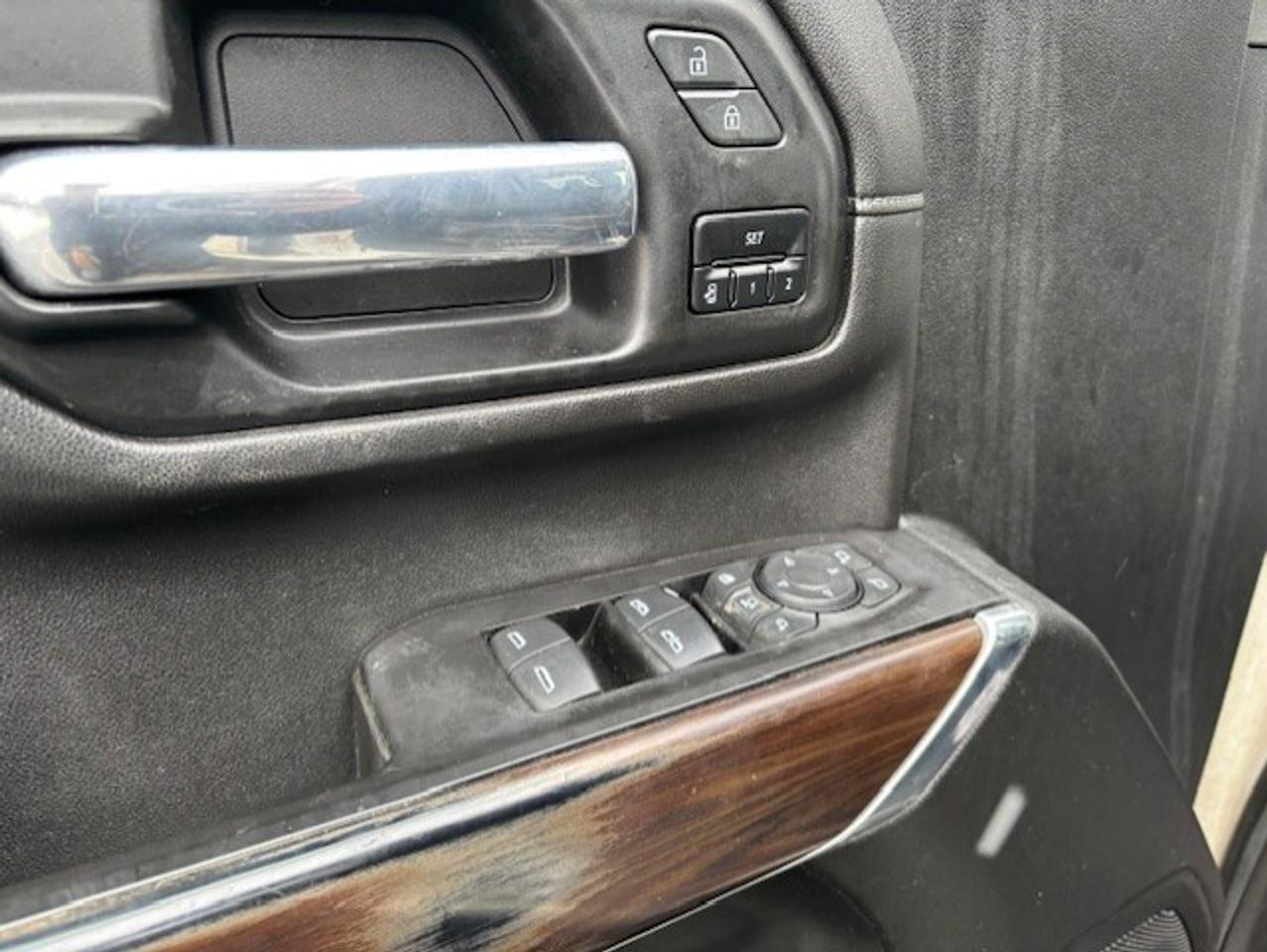 2021 GMC SIERRA 2500HD 4WD SLT **6.6L DURAMAX DIESEL-X 31 OFF ROAD PKG** Photo