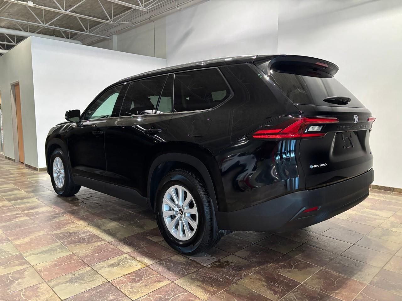 2025 Toyota Grand Highlander XLE Photo2