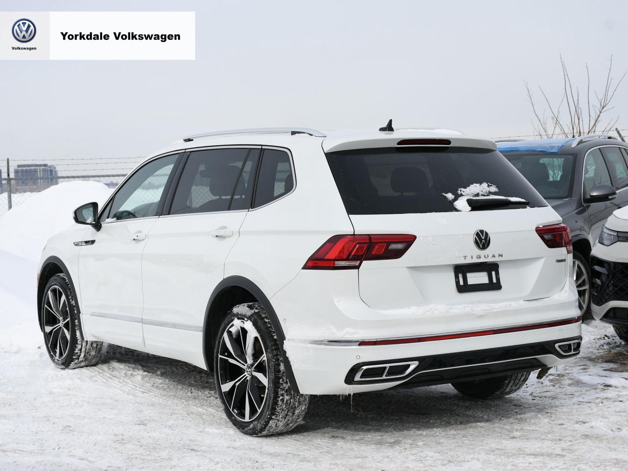 2022 Volkswagen Tiguan 4Motion "R-LINE" Photo