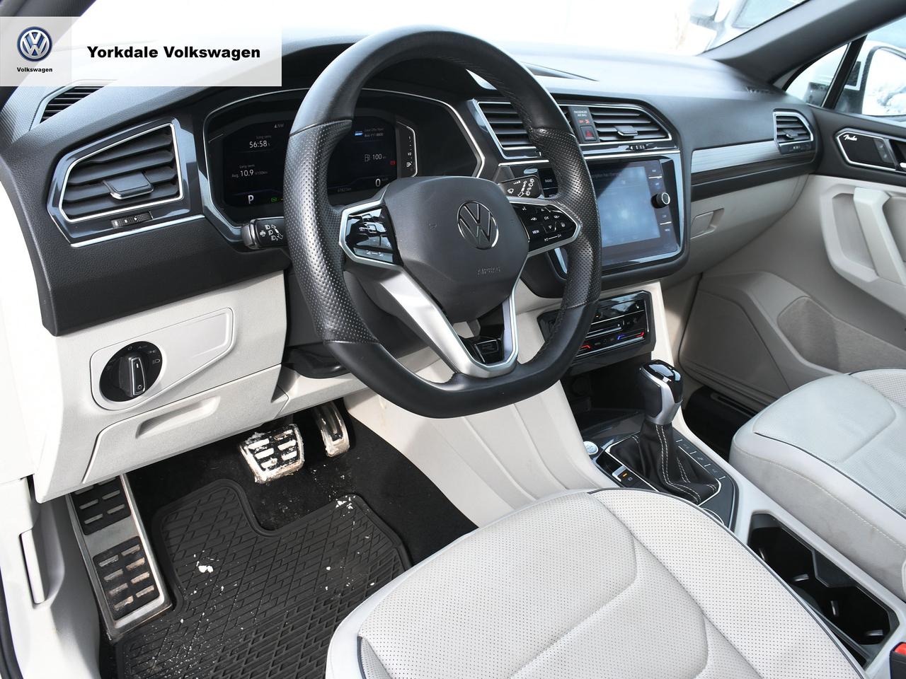 2022 Volkswagen Tiguan 4Motion "R-LINE" Photo