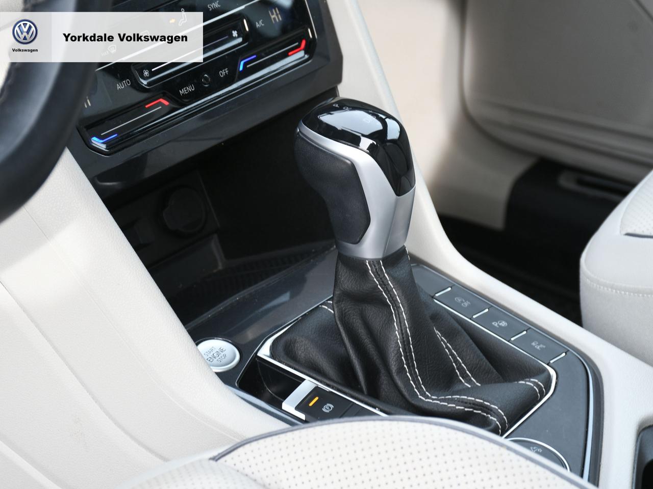 2022 Volkswagen Tiguan 4Motion "R-LINE" Photo