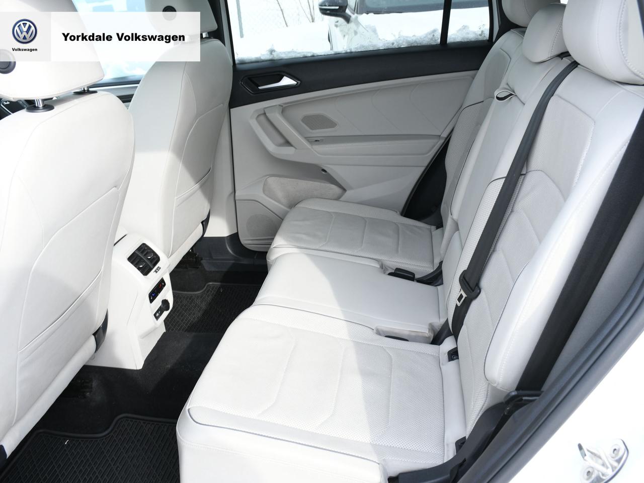 2022 Volkswagen Tiguan 4Motion "R-LINE" Photo