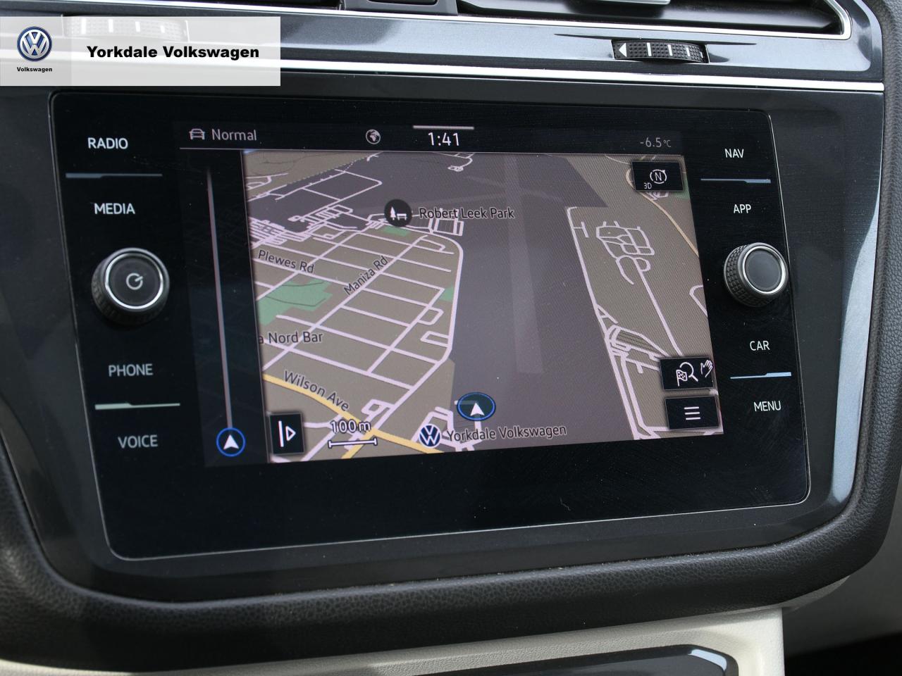 2022 Volkswagen Tiguan 4Motion "R-LINE" Photo