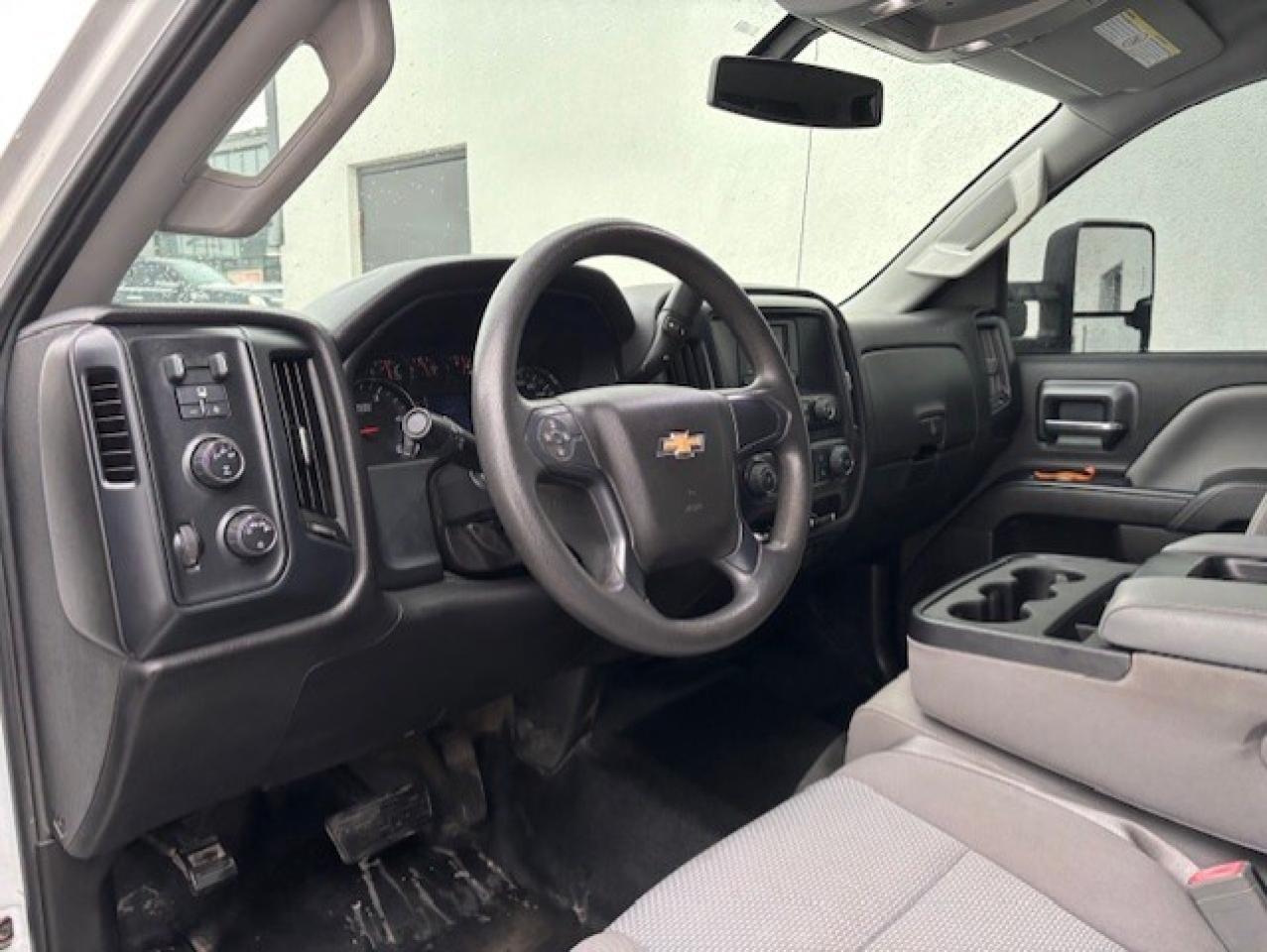 2015 Chevrolet Silverado 2500 4X4 **6.6L DURAMAX DIESEL-CREW CAB-SHORT BOX** Photo