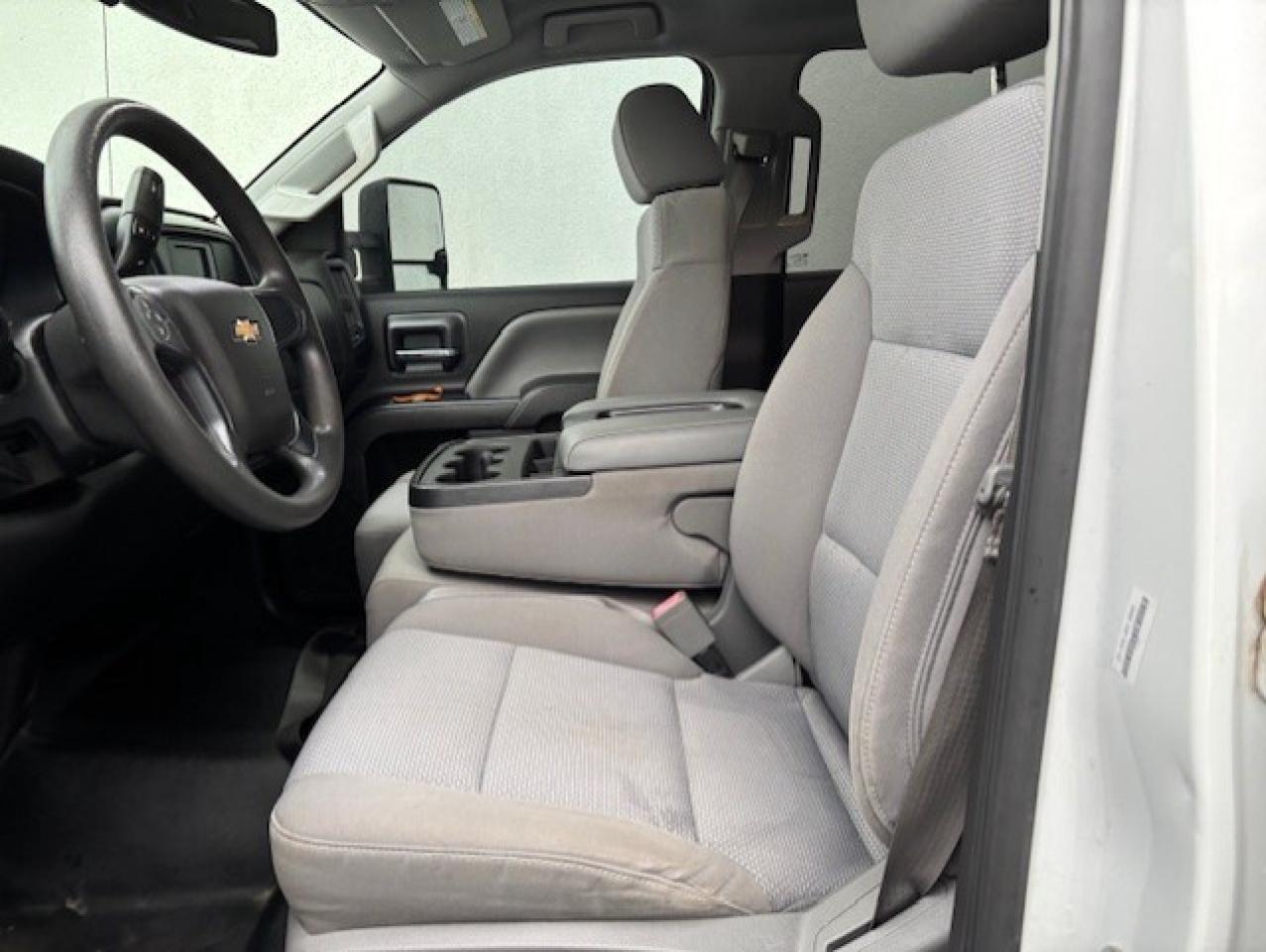 2015 Chevrolet Silverado 2500 4X4 **6.6L DURAMAX DIESEL-CREW CAB-SHORT BOX** Photo