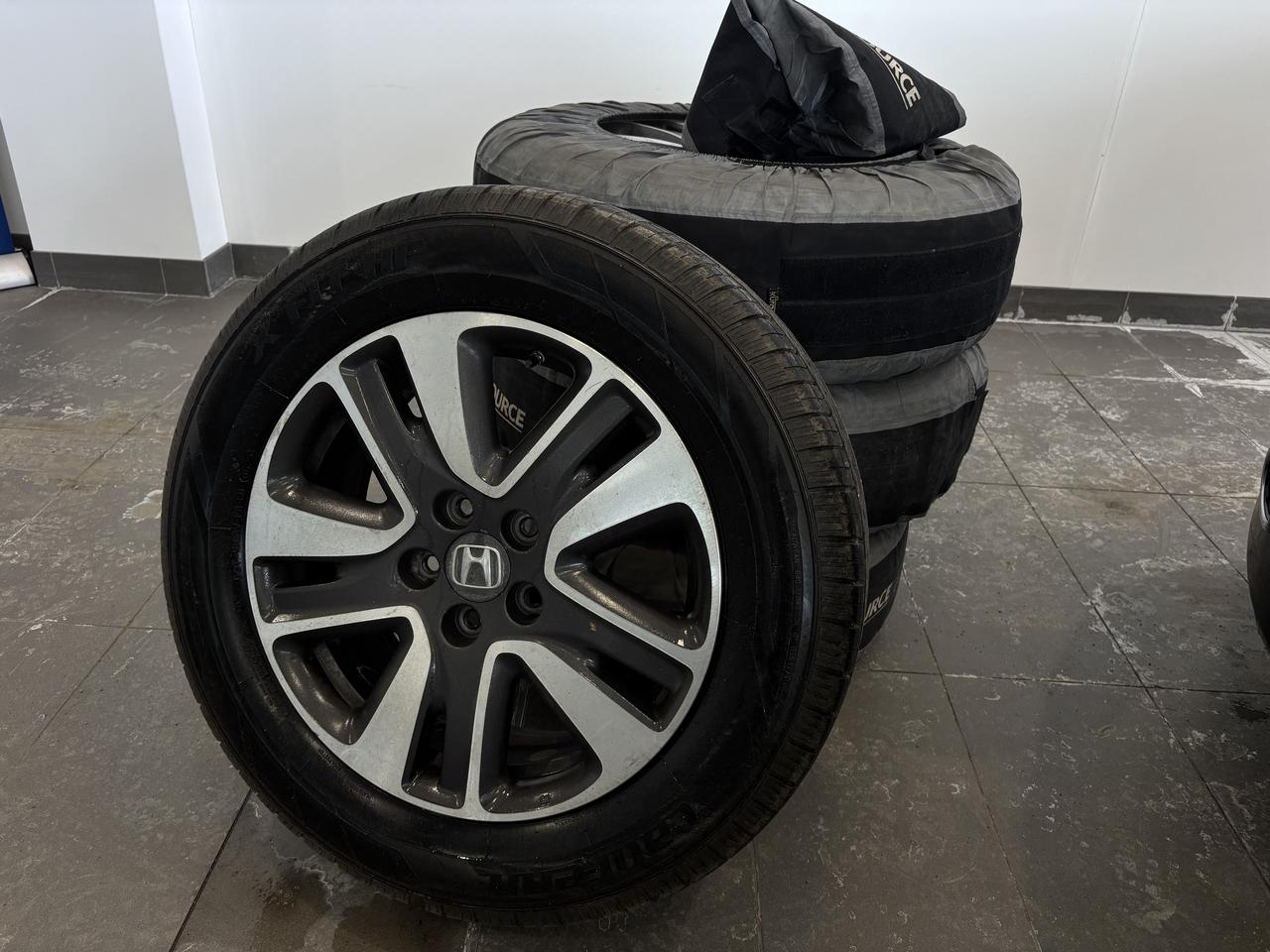 2015 Honda Odyssey TOURING   2 SET RIM/TIRE  SOLD AS-IS   CLEANCARFAX Photo