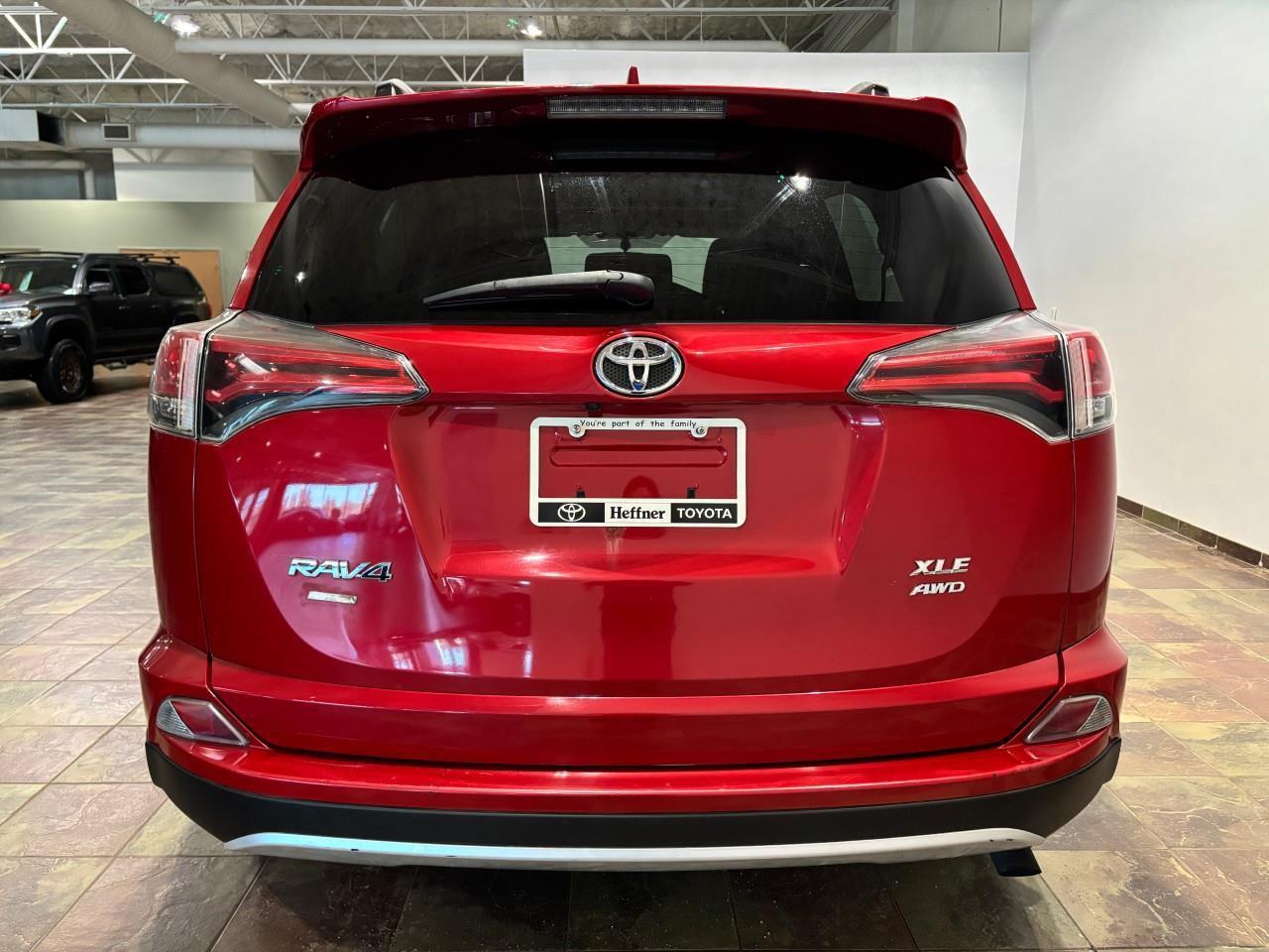 2016 Toyota RAV4 XLE Photo