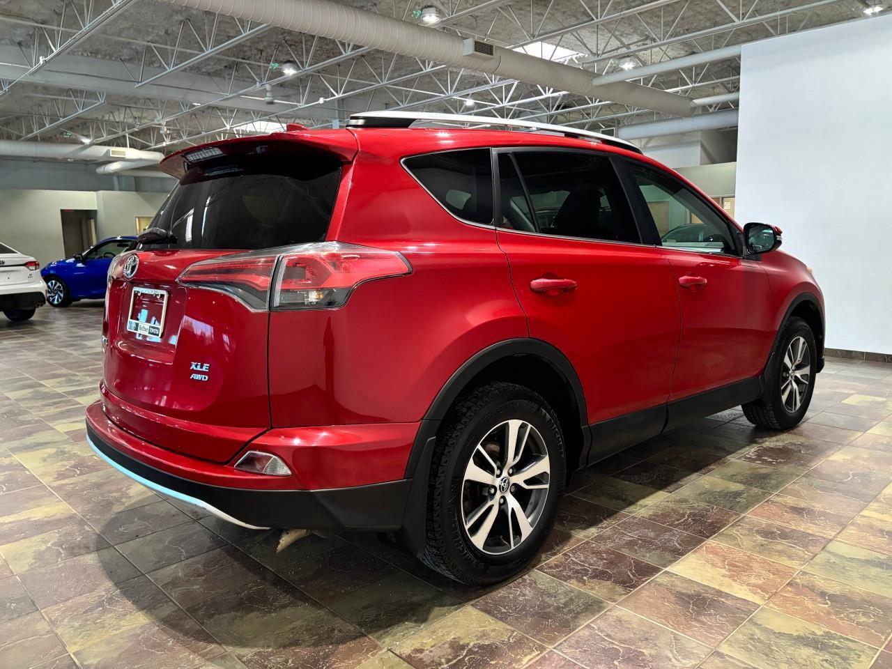 2016 Toyota RAV4 XLE Photo