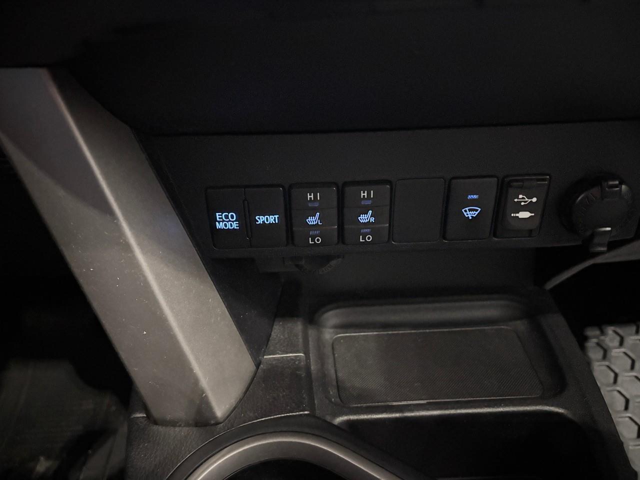 2016 Toyota RAV4 XLE Photo