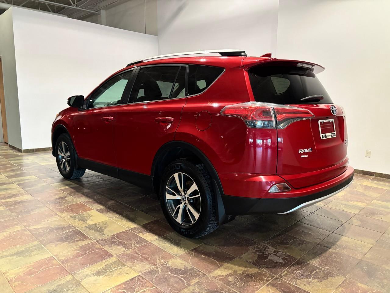 2016 Toyota RAV4 XLE Photo