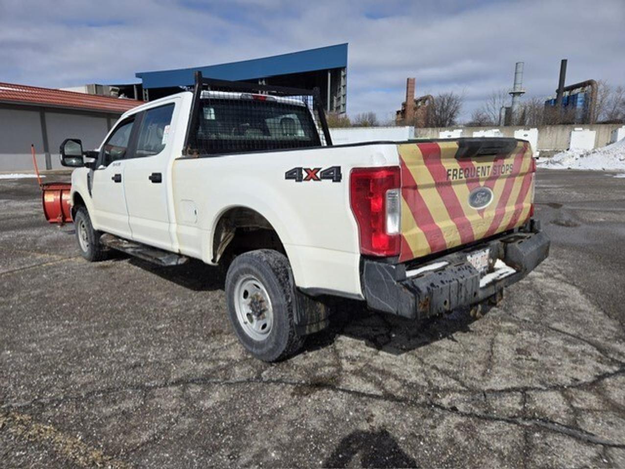 2017 Ford F-250 4WD WESTERN SNOW PLOW-CREW CAB-SHORT BOX-CERTIFIED Photo3