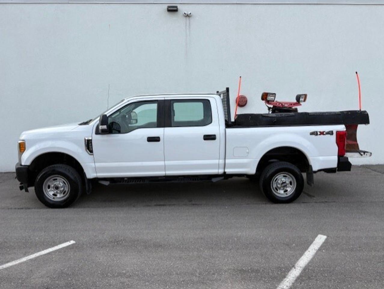 2017 Ford F-250 4WD WESTERN SNOW PLOW-CREW CAB-SHORT BOX-CERTIFIED Photo