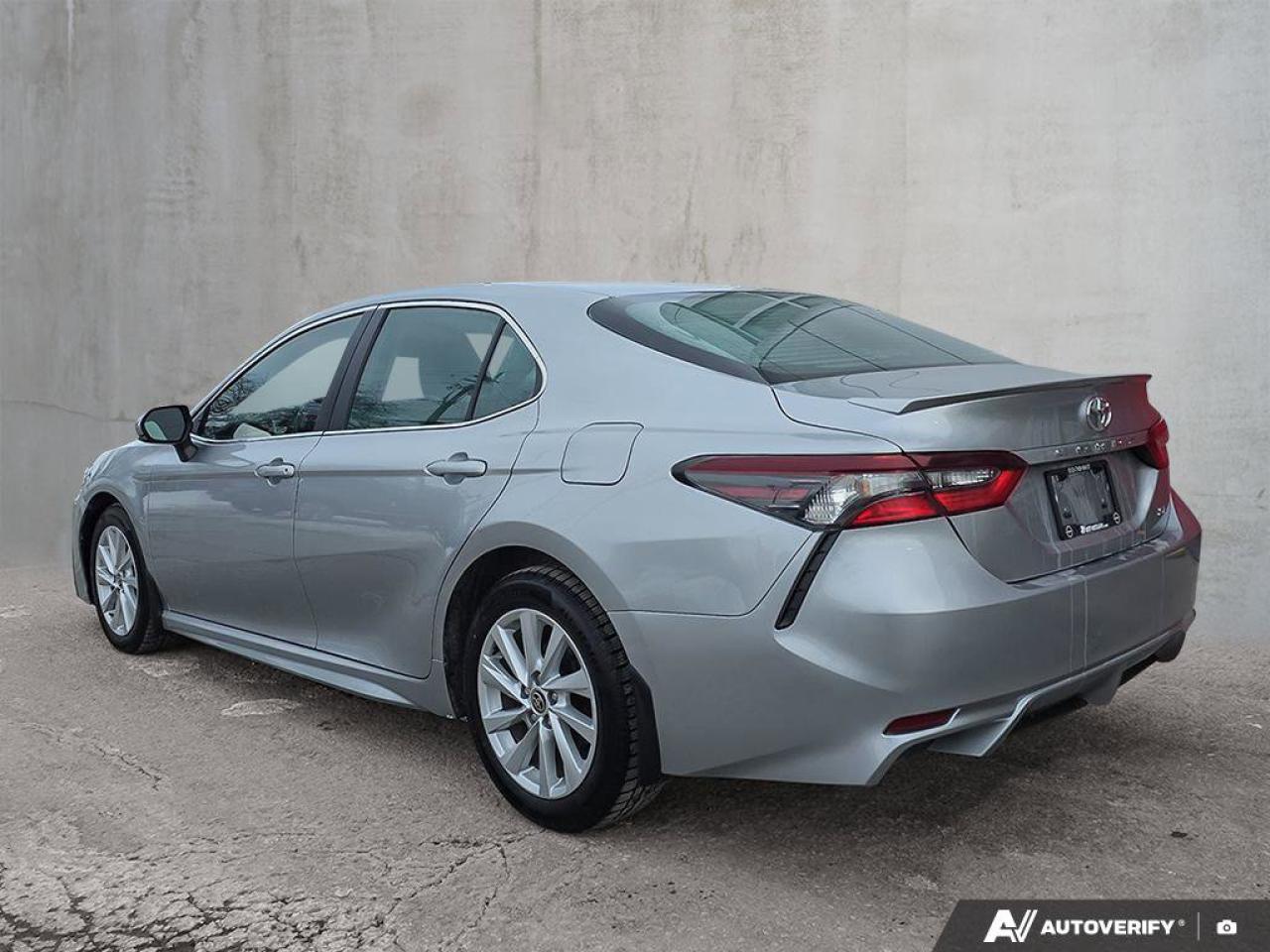 2024 Toyota Camry SE Photo